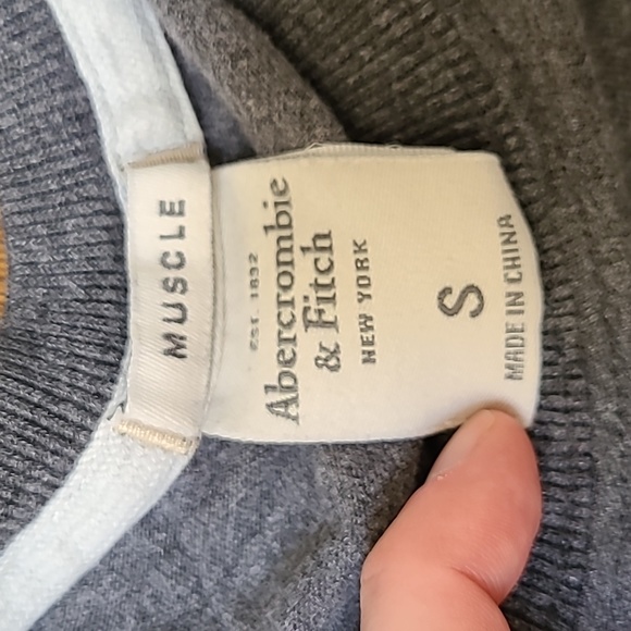 Abercrombie & Fitch Gray Long Sleeve Muscle T-Shirt Size Small - Picture 4 of 7